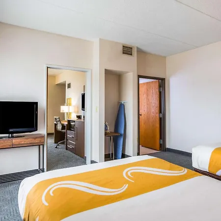 Quality Suites Lansing West-2
