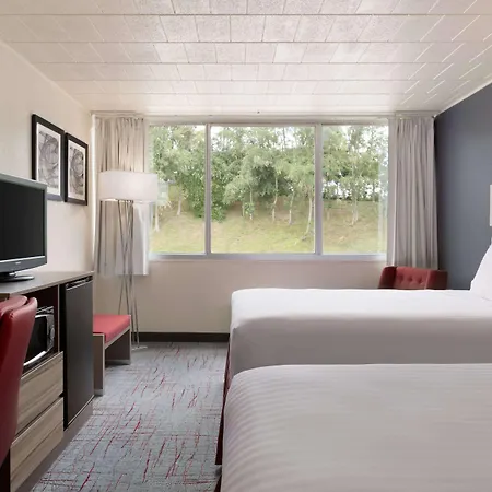 Ramada By Wyndham Uniontown-2