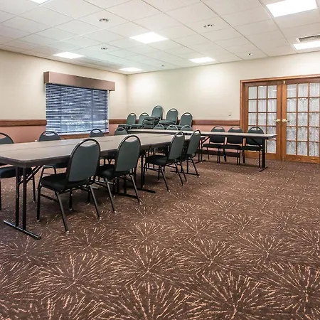 Quality Inn & Suites East Troy I-43-3