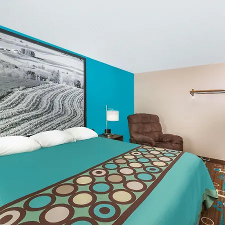 Super 8 By Wyndham Spencer-3