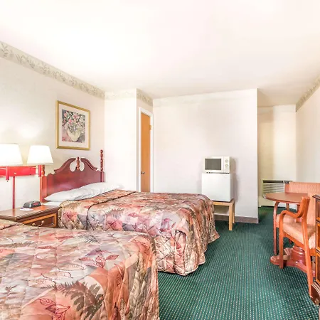 Knights Inn Lenox-2