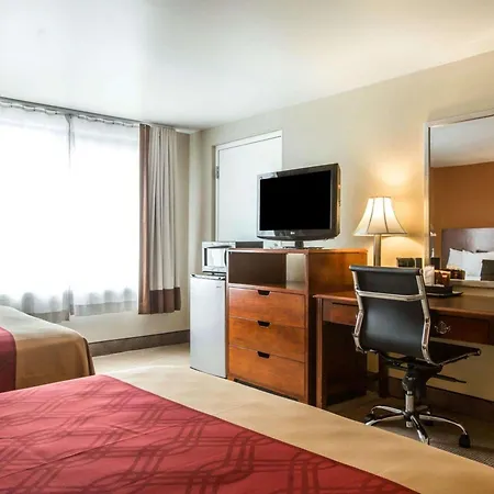 Econo Lodge Lakes Region-3