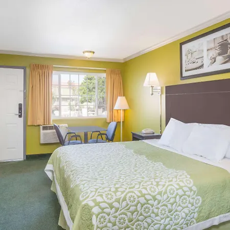 Days Inn By Wyndham King City-2