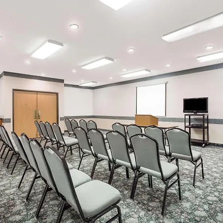 Days Inn By Wyndham Manchester-3