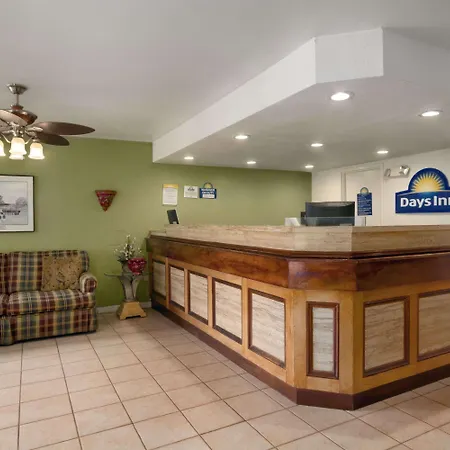 Days Inn By Wyndham Port Royal/Near Parris Island-2