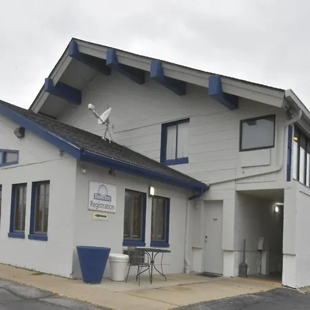 Days Inn By Wyndham West Allis/Milwaukee-3