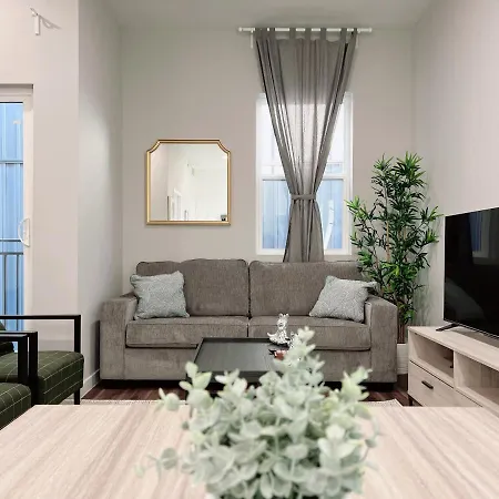 Stay At Luna On Ridge Ave-3