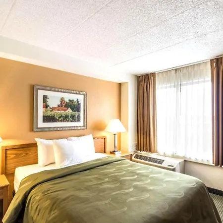 Quality Inn & Suites Milwaukee-3