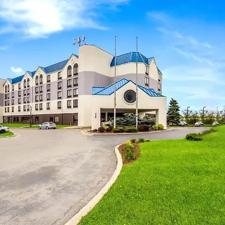 Quality Inn & Suites Milwaukee-2