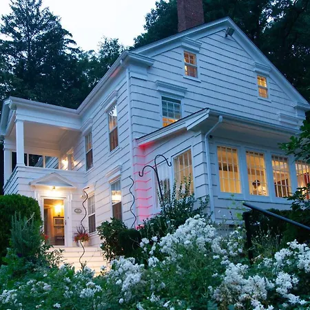 The Harbor Rose Bed & Breakfast-2