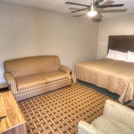 Amerivu Inn & Suites - Helen - Downtown-3
