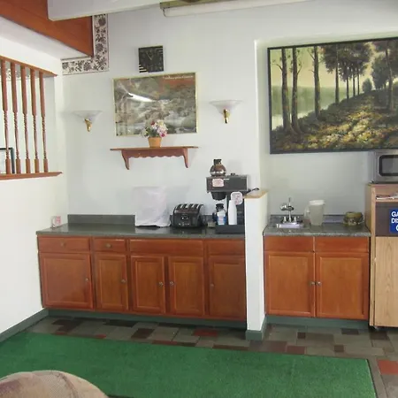 Budget Inn Batavia-3