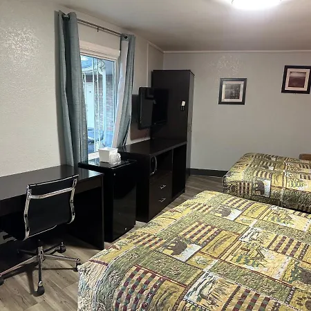 Whispering Pines Motel-3