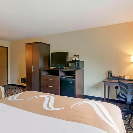 Quality Inn Oshkosh Aviation Park-2