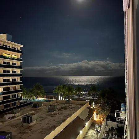 Oceanview Resort: Fort Lauderdale Beachfront Corner Suite-2