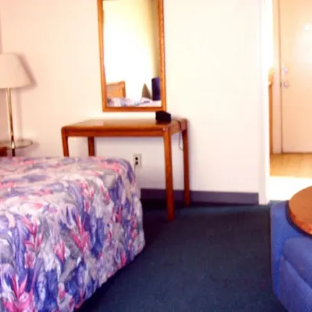 Plaza Motel Wickliffe-2