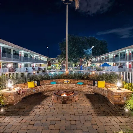 Ramada By Wyndham Kissimmee Gateway - Free Theme Park Shuttle-3