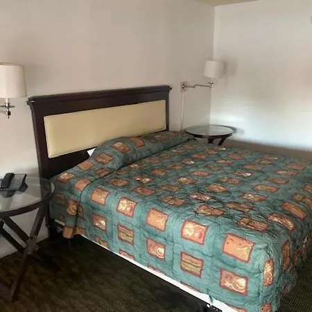 Deluxe Inn Austin-3