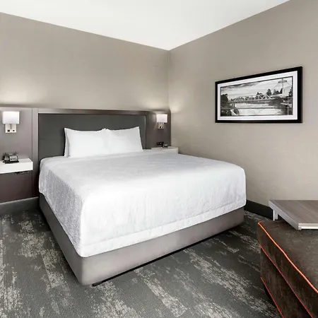 Hampton Inn & Suites Spokane Downtown-South-3