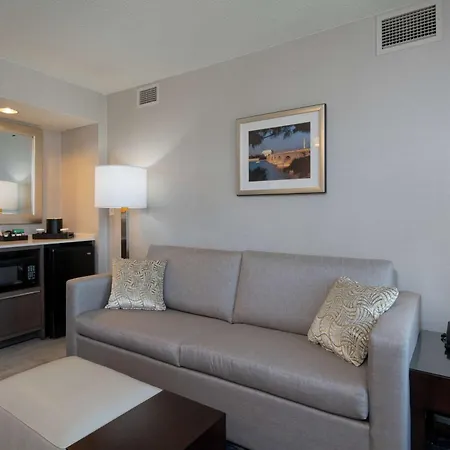 Embassy Suites By Hilton Alexandria Old Town-2