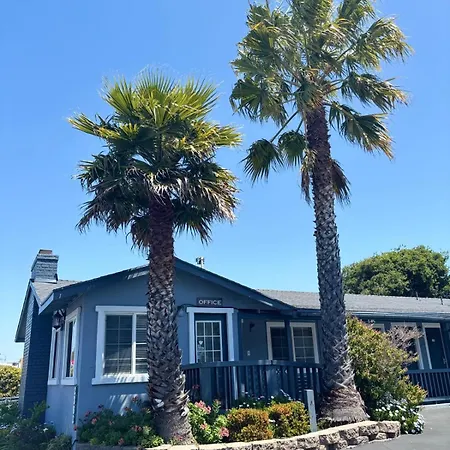 The Monterey Fireplace Inn-3