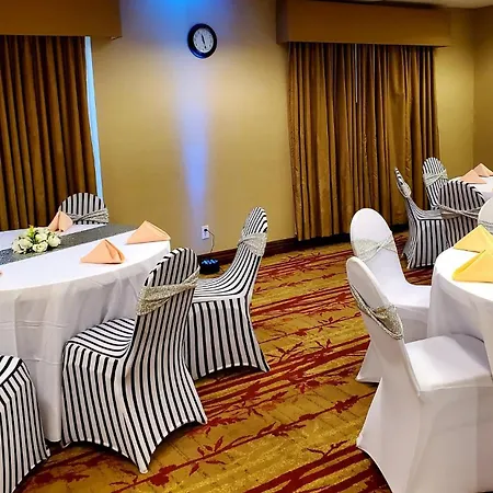 Holiday Inn Express Hotel & Suites Cherry Hills By Ihg-2