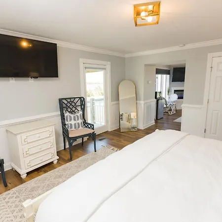 The Burrus House Inn Waterfront Suites-2