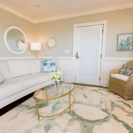 The Burrus House Inn Waterfront Suites-3