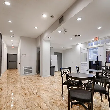 Hotel Dilley Grand-3