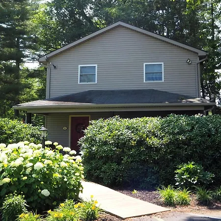 Woodfield Manor - A Sundance Vacations Property-2
