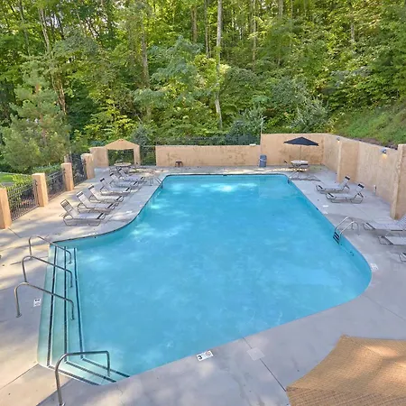 A Mountain View Theater Lodge Holiday Home-2