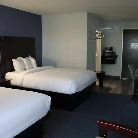 Travelodge By Wyndham Milwaukee-3