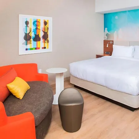 Courtyard By Marriott Santa Monica-3