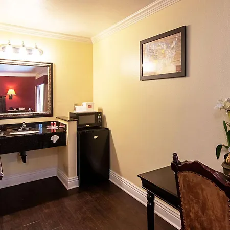 Econo Lodge Long Beach I-405-2
