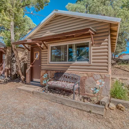 Enchanted Hideaway Cabins And Cottages-2