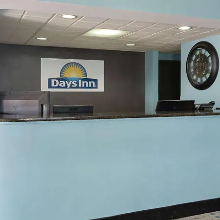 Days Inn By Wyndham Neenah-2