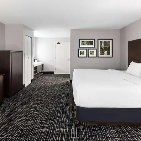 La Quinta Inn By Wyndham Sheboygan-3