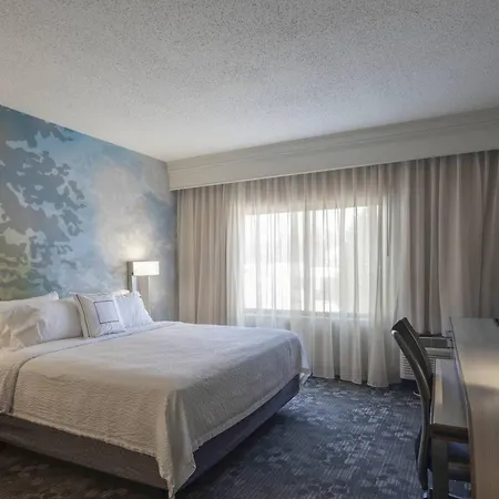 Courtyard By Marriott Cleveland Willoughby-3