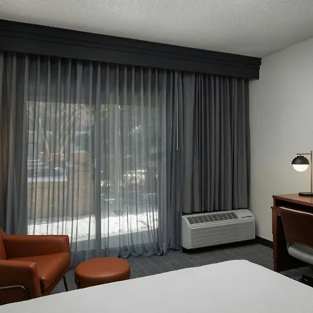 Courtyard By Marriott Denver Central Park-2