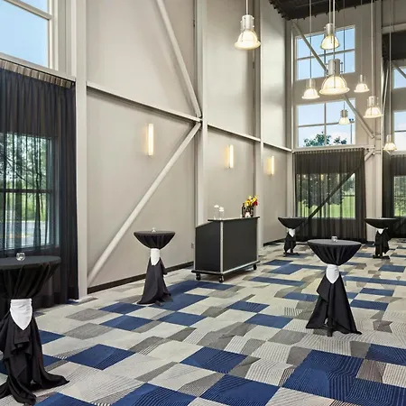 Delta Hotels By Marriott Milwaukee Northwest-2