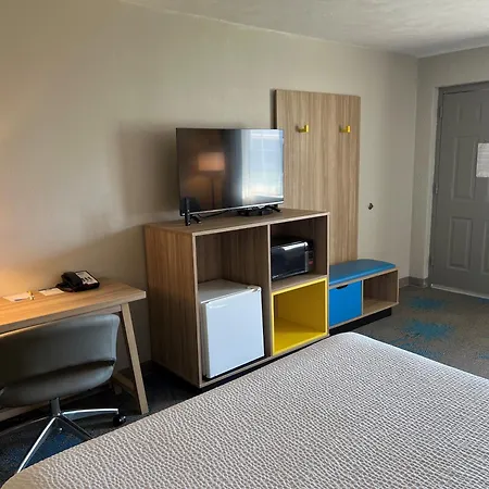 Days Inn By Wyndham Hays-2