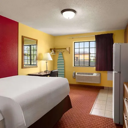 Baymont By Wyndham Cedar Rapids-3
