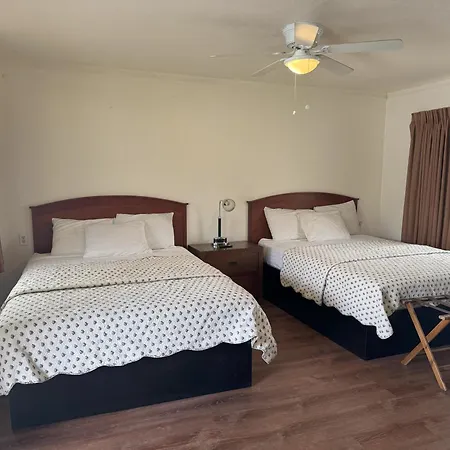 Lakeshore Lodge-3