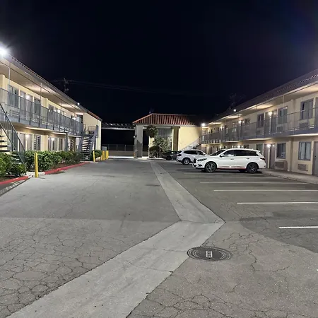 Baymont By Wyndham Bakersfield-2