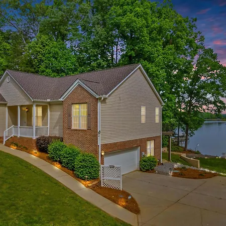 Castaway Cove -Lake Norman Waterfront Home With Private Dock-2