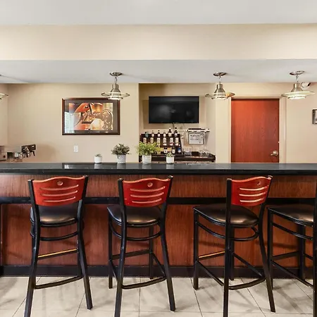 Cobblestone Hotel & Suites - Knoxville-3