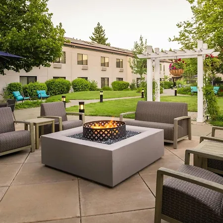 Courtyard By Marriott Vacaville-3