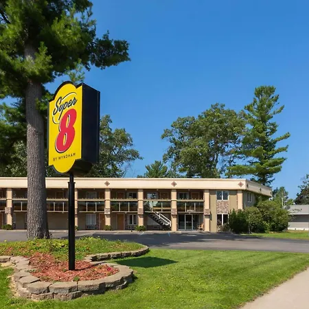 Super 8 By Wyndham Traverse City-3