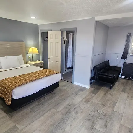 Travelers Inn-3