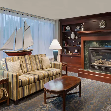 Ramada By Wyndham Boston-3